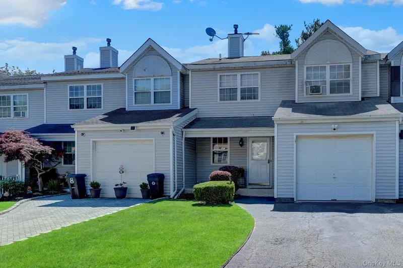 6 Beech Street, Islip, NY