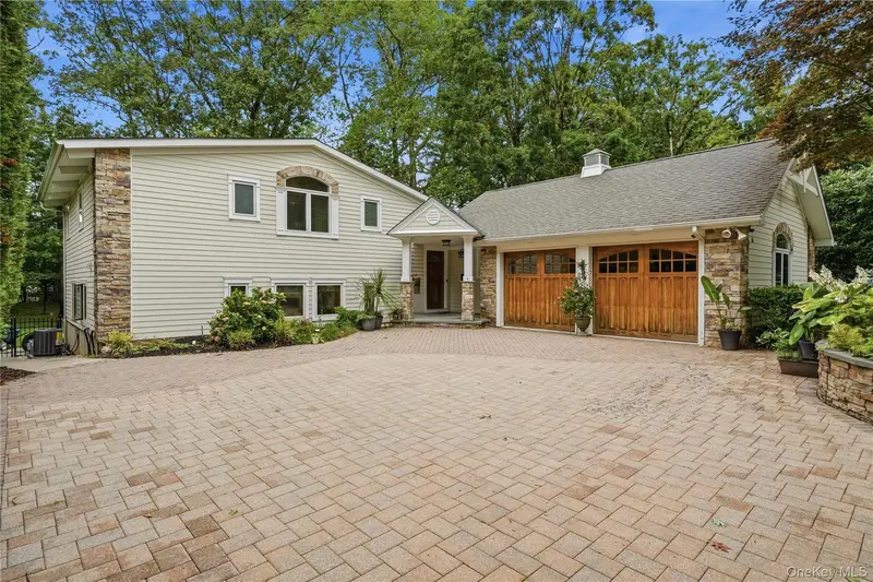 16 Sagamore Road, Oyster Bay, NY