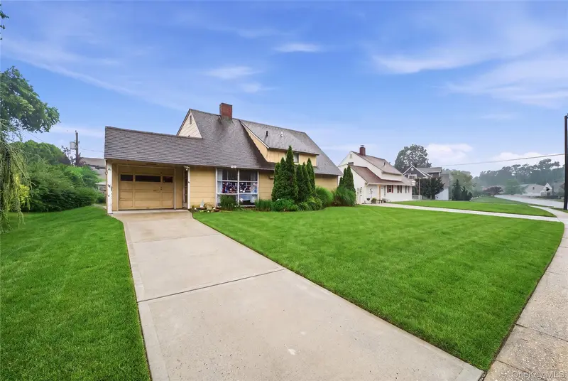161 Duckpond Drive, Hempstead, NY