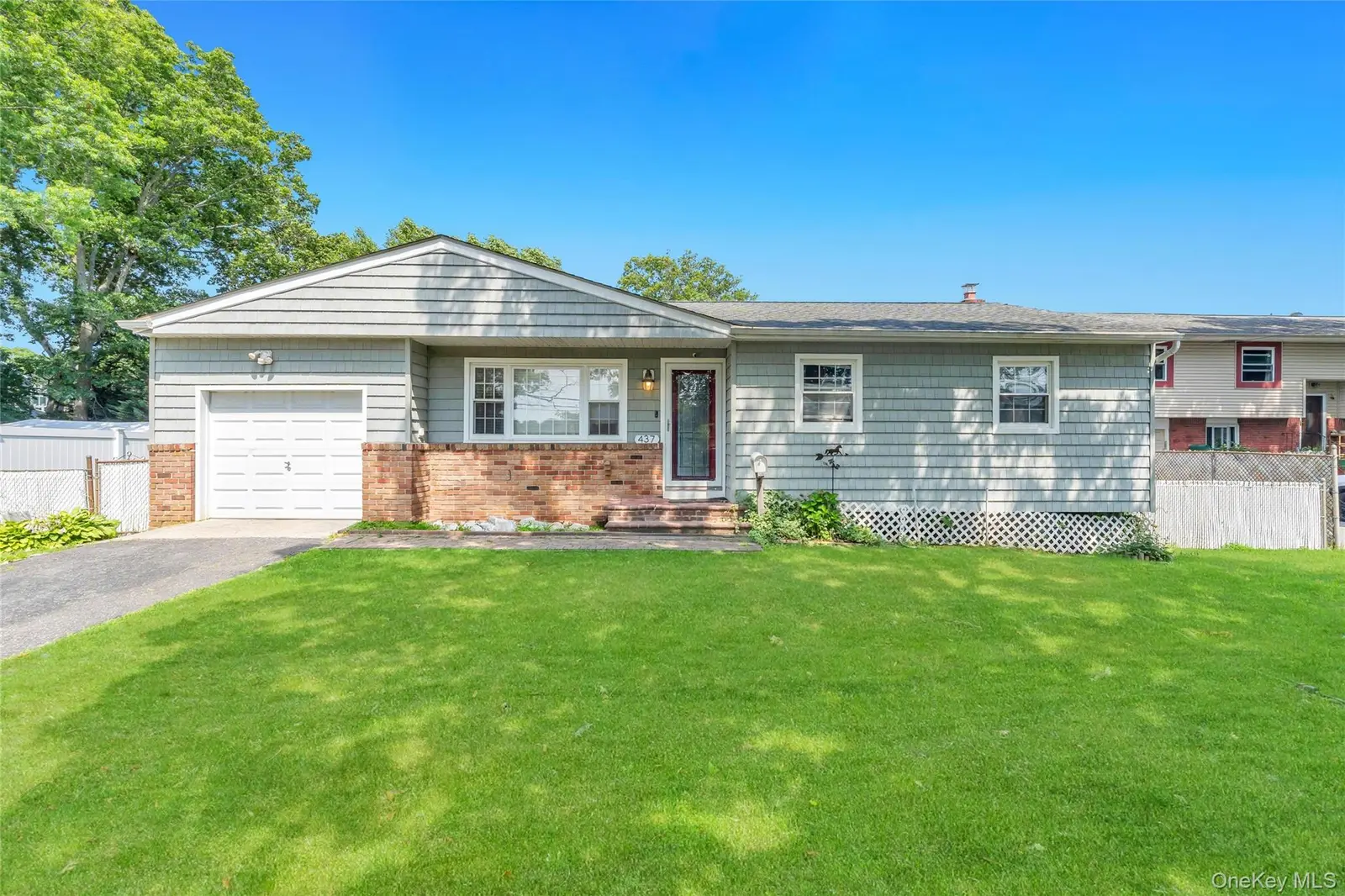 437 Commack Road, photo 1