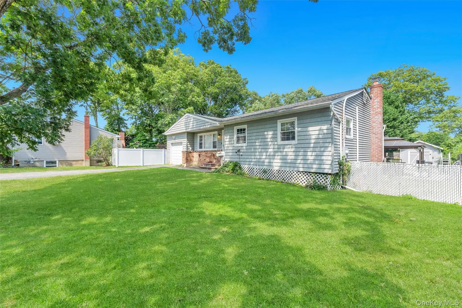 437 Commack Road, photo 2