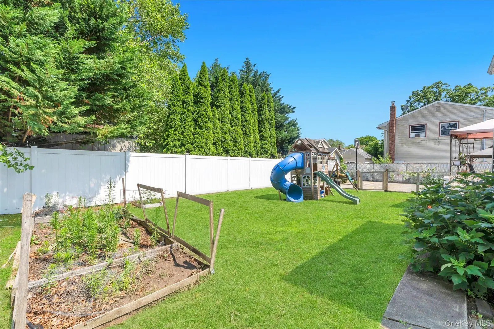 437 Commack Road, photo 5