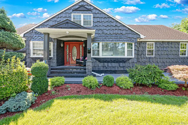8 Ralph Avenue, Islip, NY