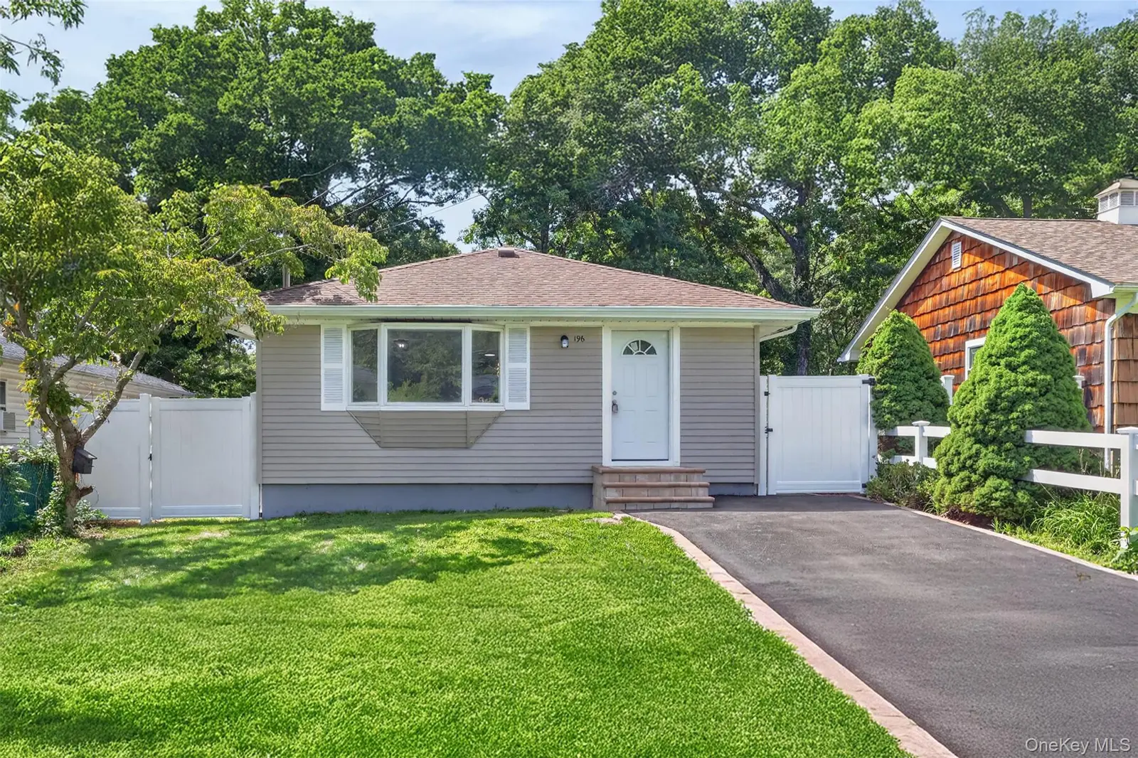 196 Burney, photo 1