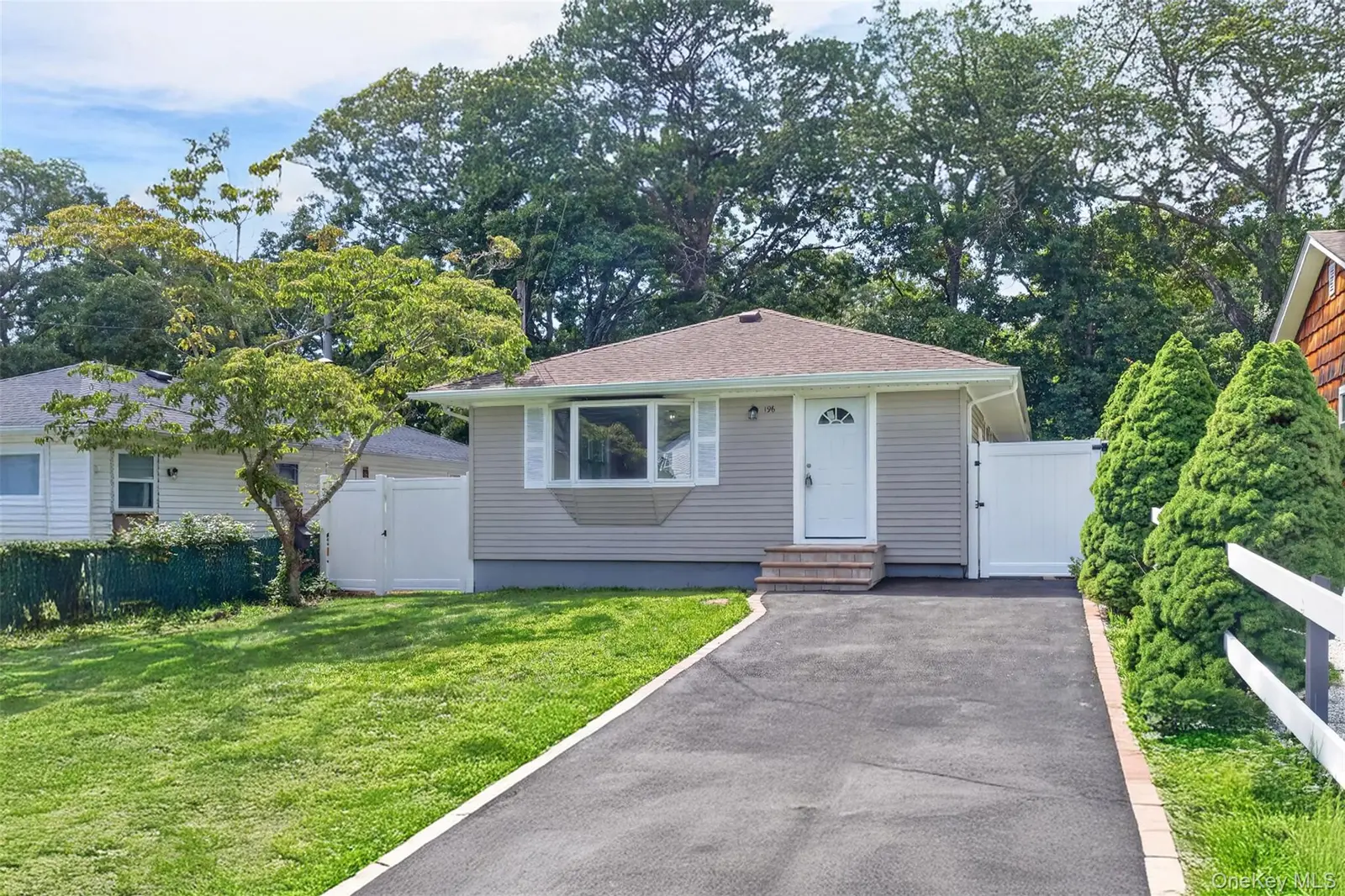 196 Burney, photo 2