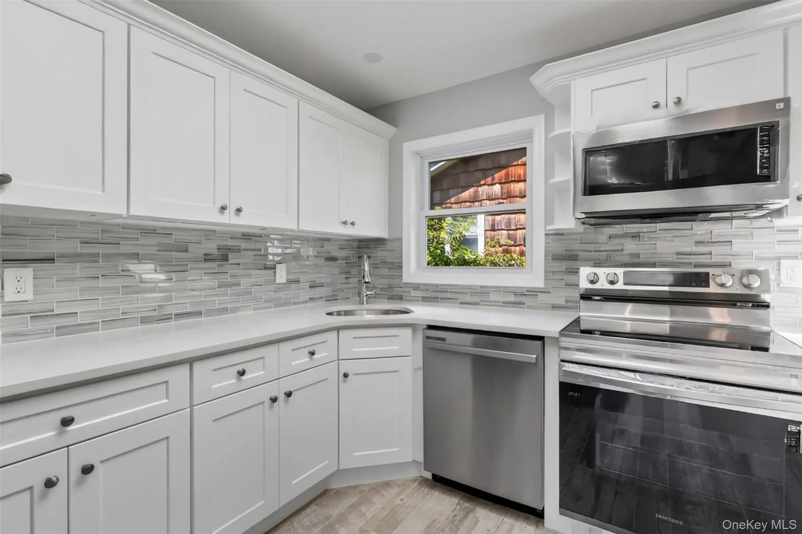 196 Burney, photo 6