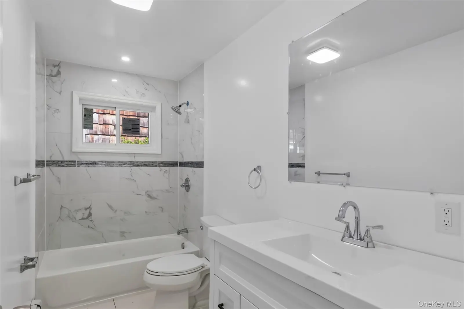 196 Burney, photo 8