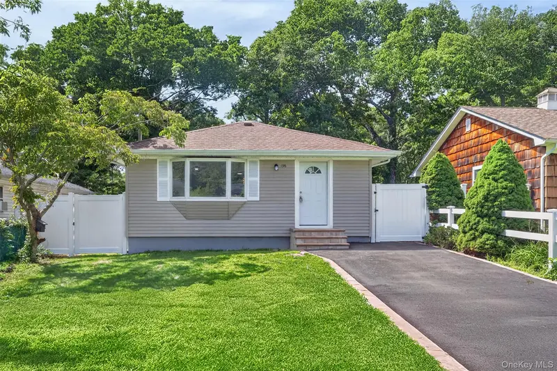 196 Burney, Brookhaven, NY