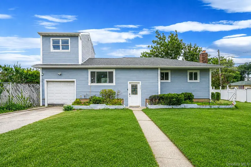 152 Alkier Street, Islip, NY