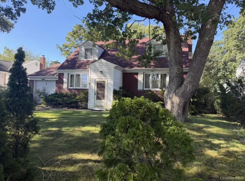 9 Stillwell Street, Huntington, NY