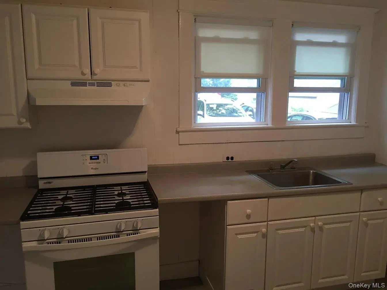 206 Broadway, photo 2