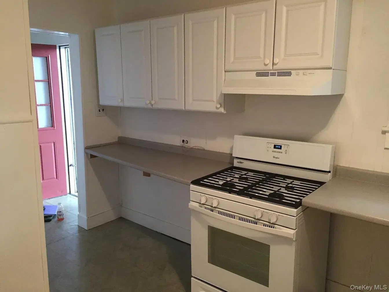 206 Broadway, photo 3