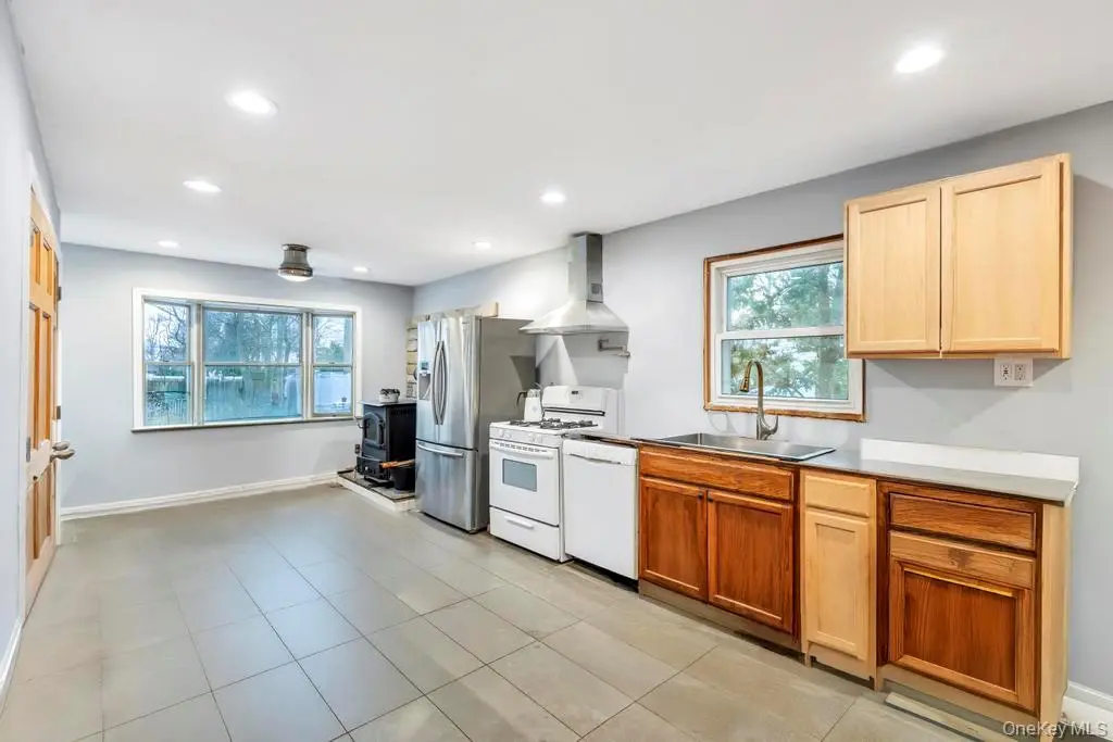 260 Springdale Drive, photo 7