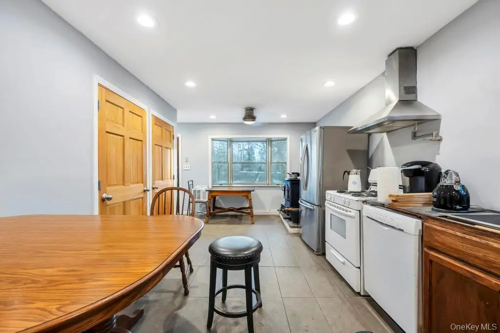 260 Springdale Drive, photo 8