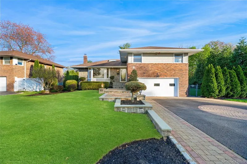 49 Canterbury Road, Oyster Bay, NY